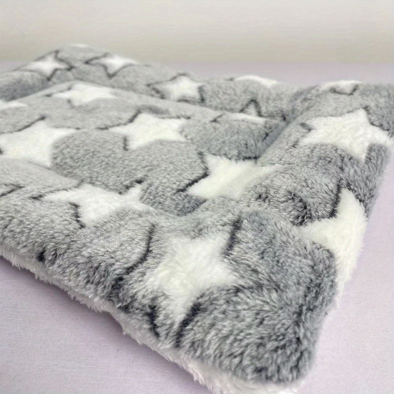 [Cozy Pet Mat] Soft, Thickened Plush Pet Mat | Cozy All-Season Warm Blanket for Cats & Dogs | Machine-Washable, Durable Polyester, Star Patterned Design